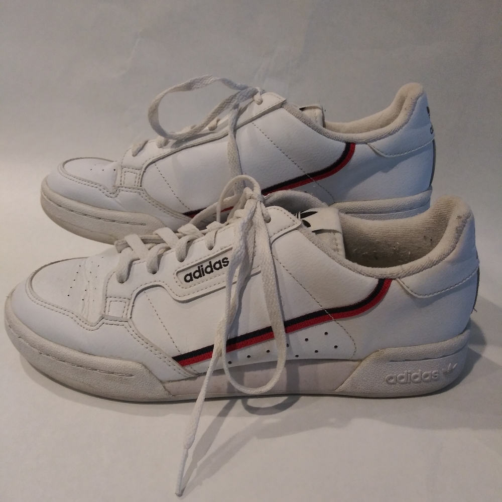Addias tennis shoes